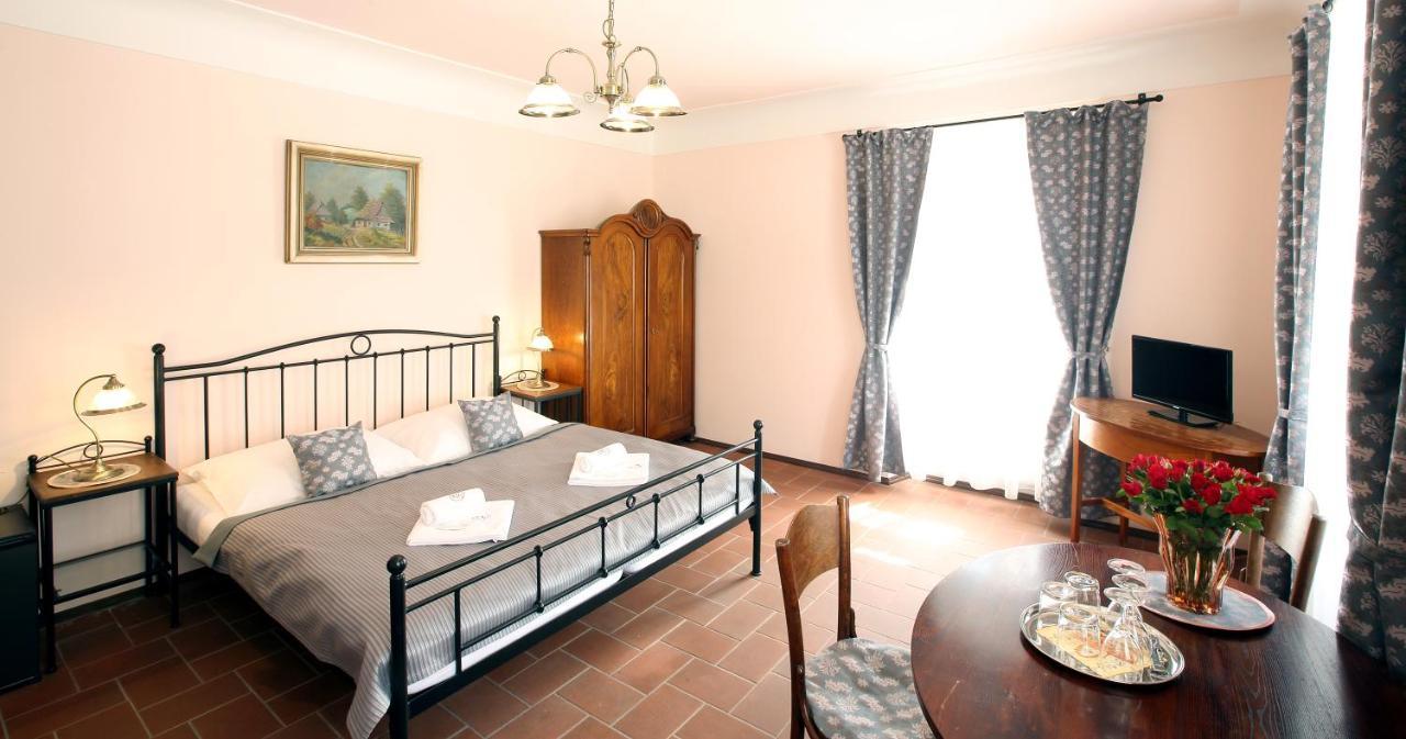 Hotel Penzion Na 15. Poledníku Jindřichův Hradec Exterior foto