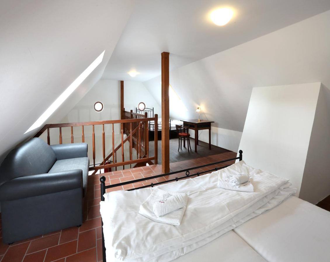 Hotel Penzion Na 15. Poledníku Jindřichův Hradec Exterior foto