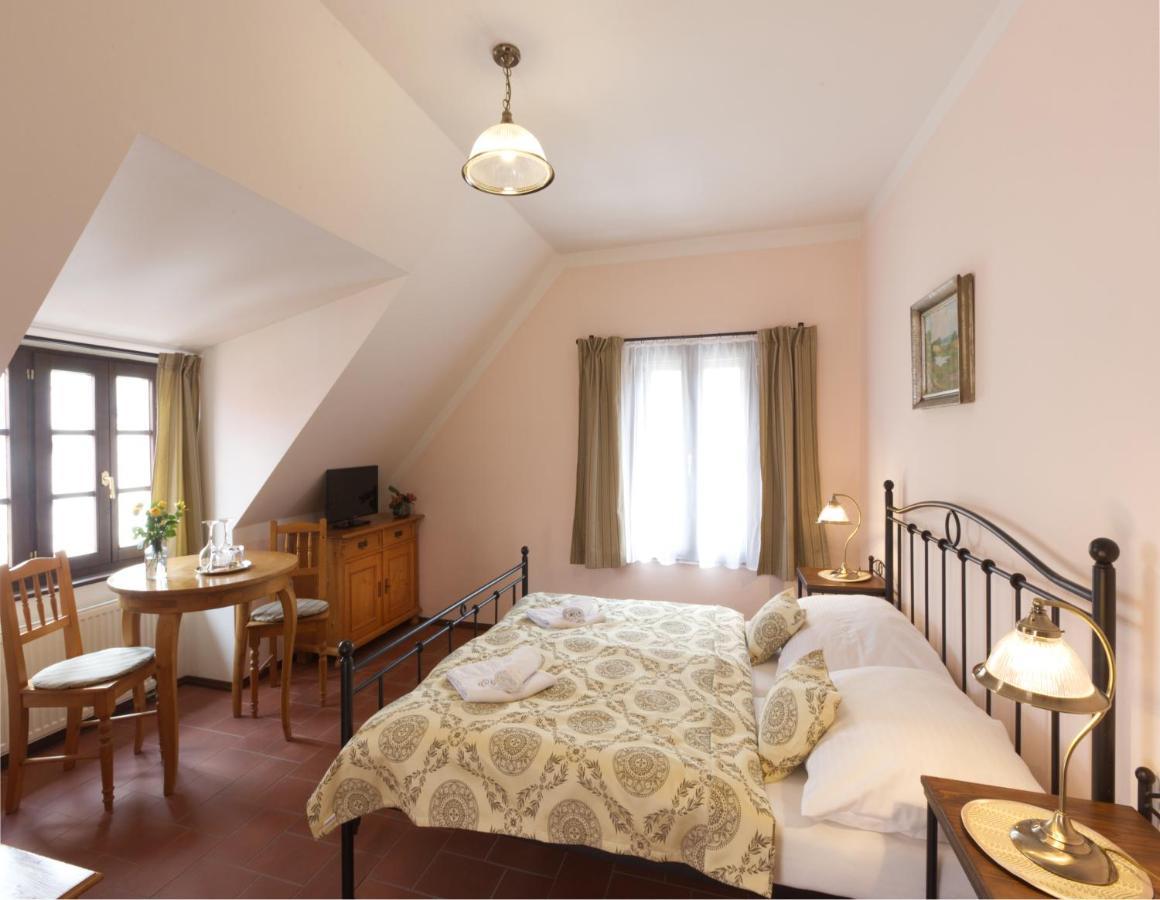 Hotel Penzion Na 15. Poledníku Jindřichův Hradec Exterior foto
