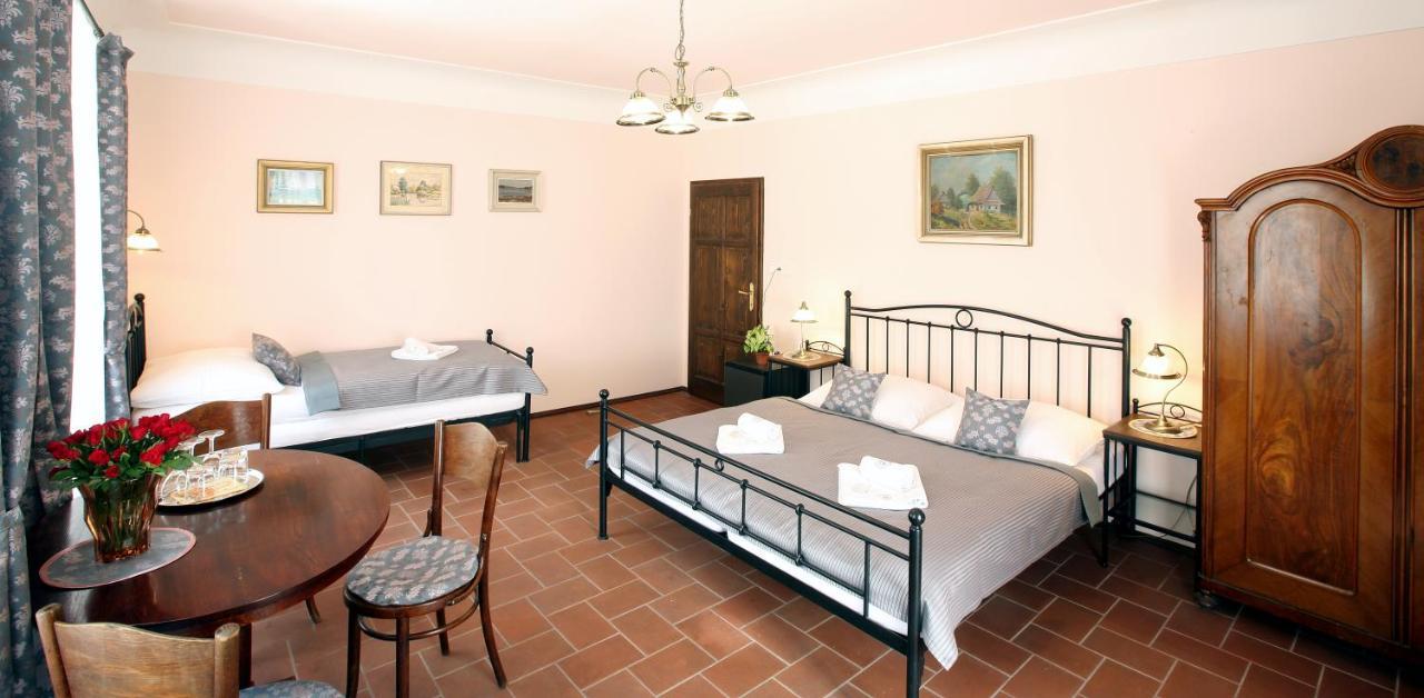 Hotel Penzion Na 15. Poledníku Jindřichův Hradec Exterior foto