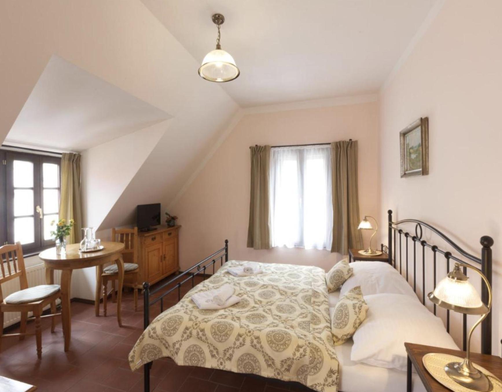 Hotel Penzion Na 15. Poledníku Jindřichův Hradec Exterior foto